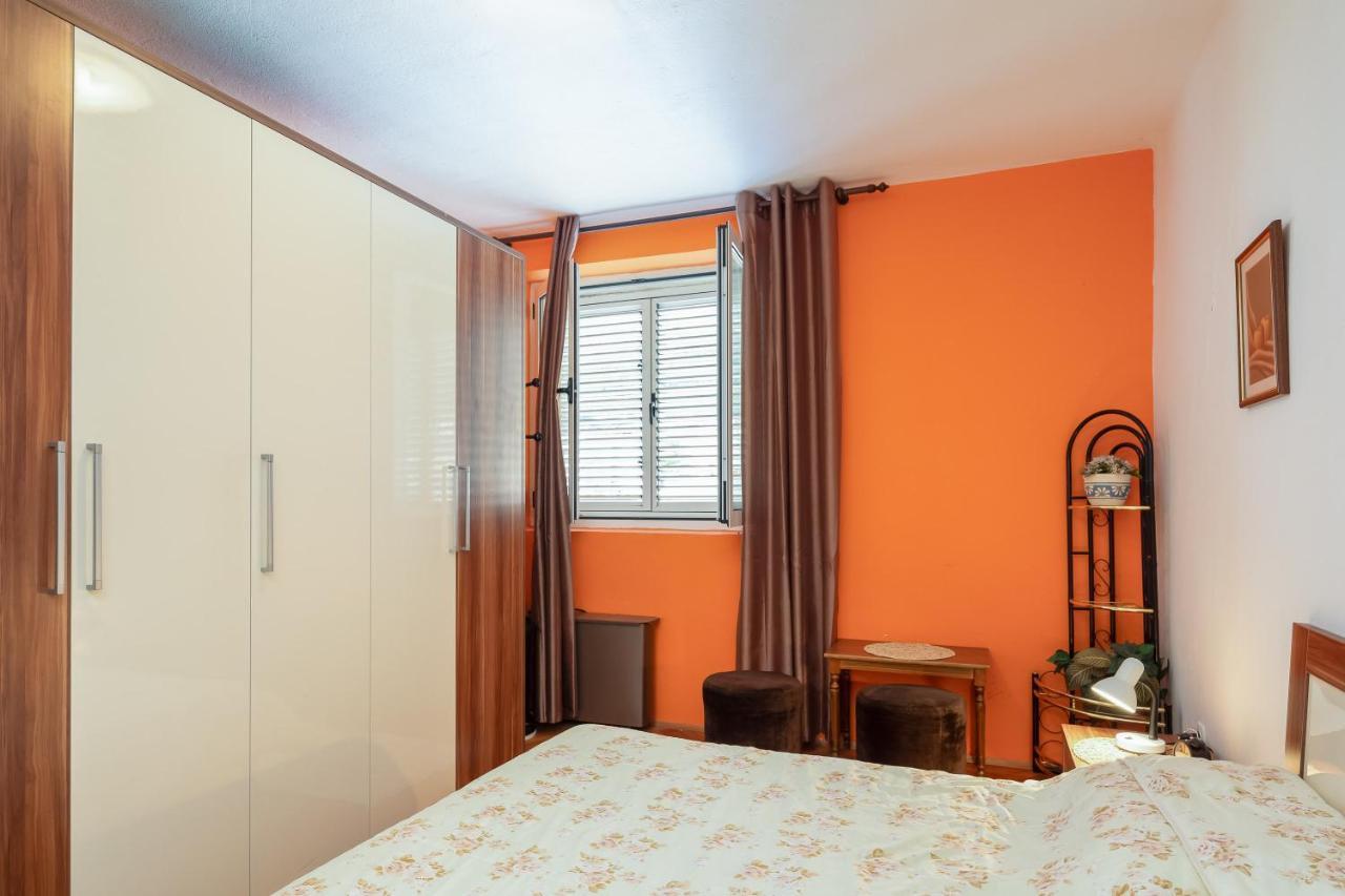 Edita - Apartment In Town Centre Makarska Buitenkant foto