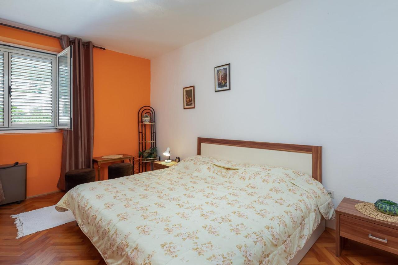 Edita - Apartment In Town Centre Makarska Buitenkant foto