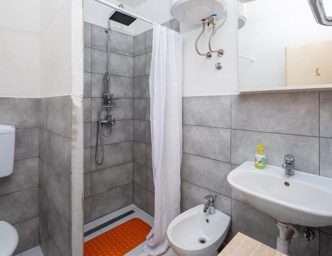 Edita - Apartment In Town Centre Makarska Buitenkant foto